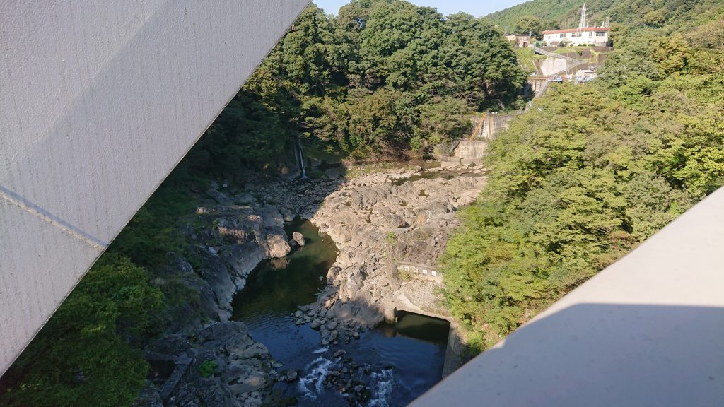はねたき橋より見る高津戸峡
