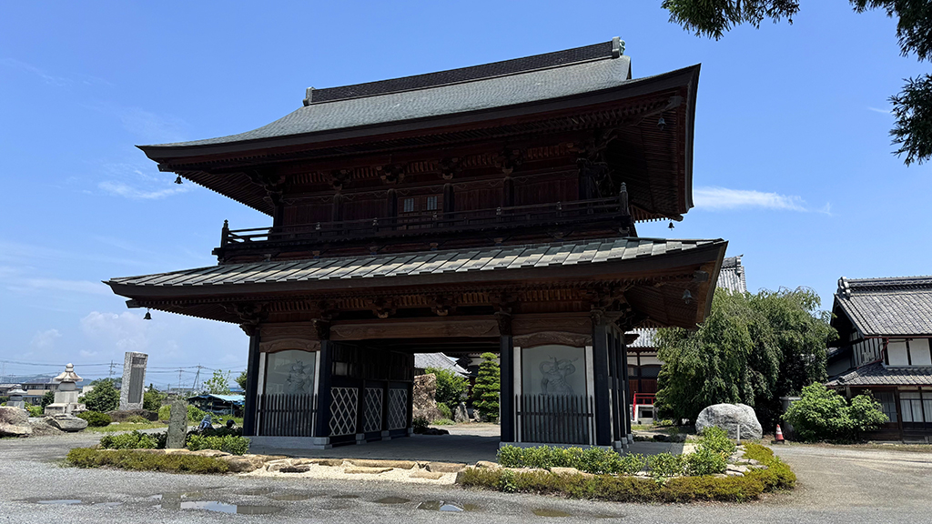源性寺山門