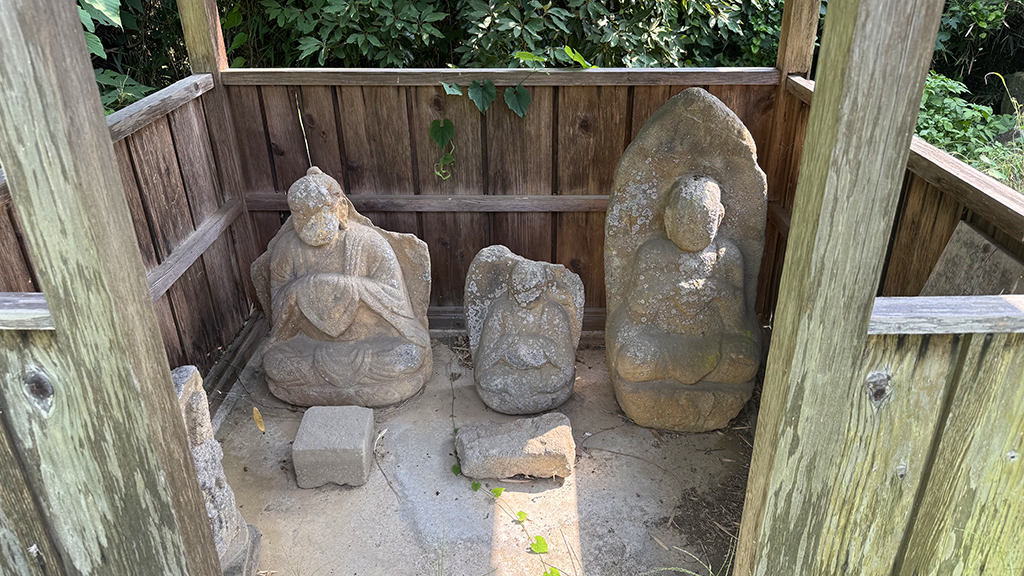 圓通閣の石仏