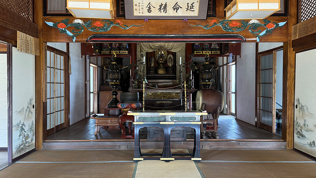 延命寺本堂内