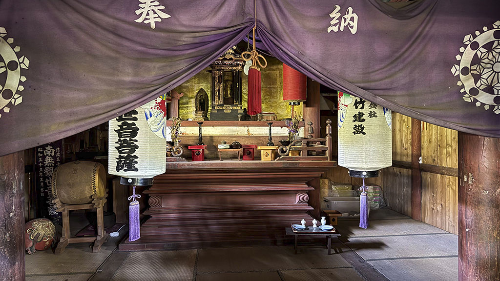 龍福寺観音堂内